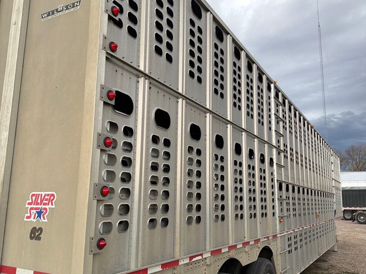 2008-wilson-livestock-trailer-image-6
