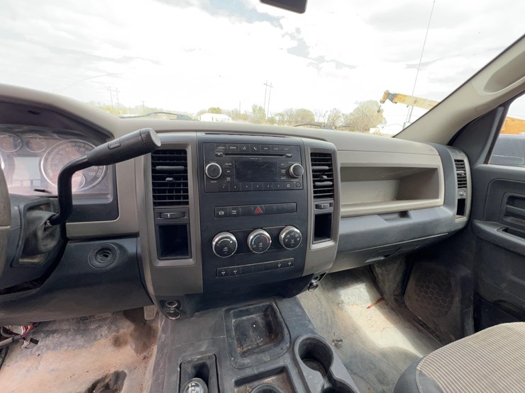 2011-dodge-3500-image-14