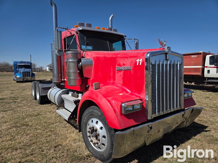 2000-kenworth-w900b-image-3