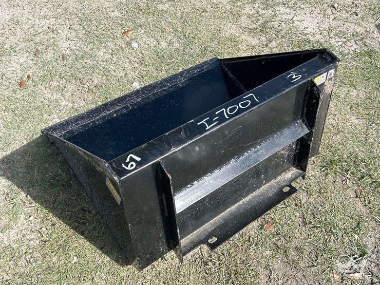 2025-jmr-36in-bucket-mini-skid-steer-attachment-image-1