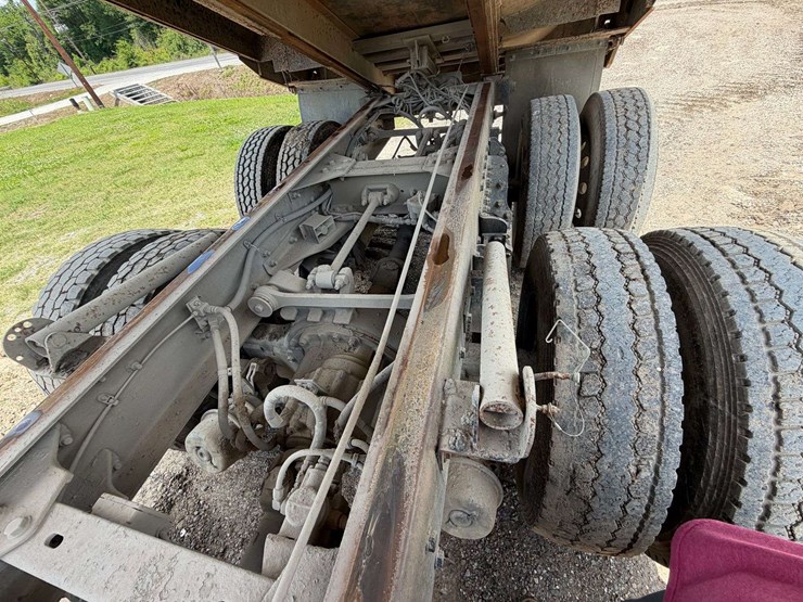 2016-kenworth-t880-image-16
