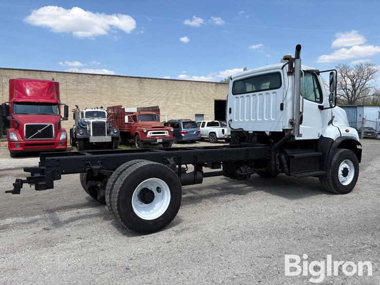 2015-freightliner-108sd-image-5