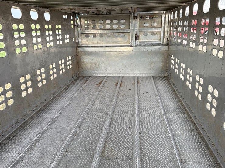 2008-wilson-livestock-trailer-image-71