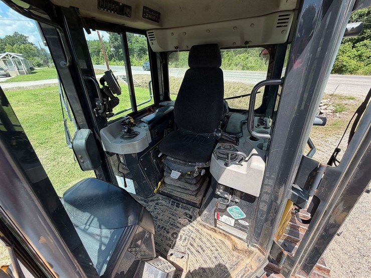 komatsu-d39px-23-image-23