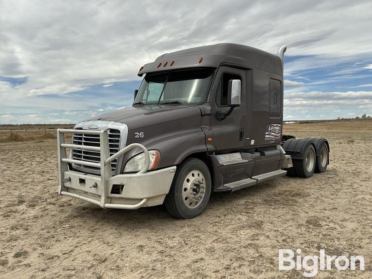 2016-freightliner-cascadia-125-image-1