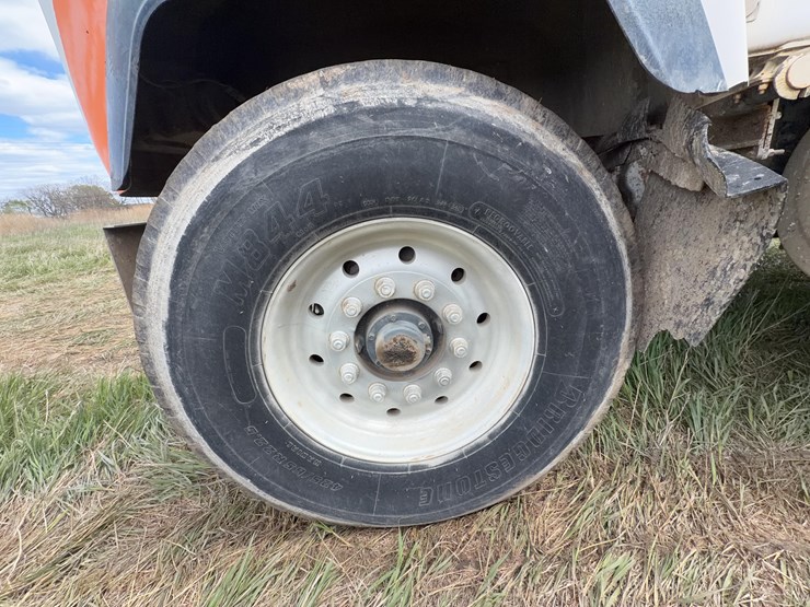2001-mack-rd690s-image-10