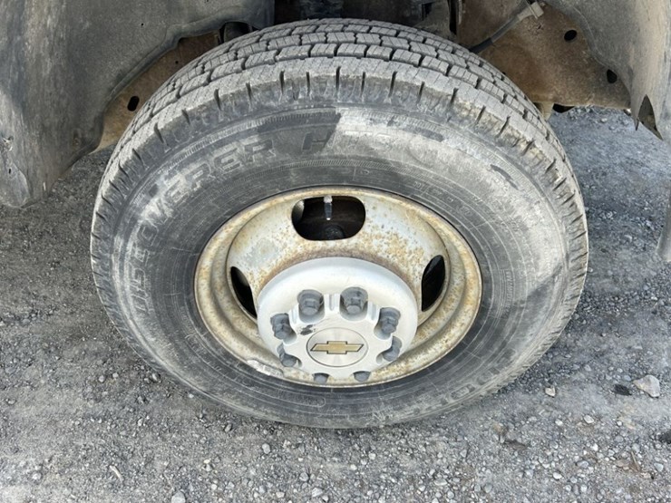 2002-chevrolet-silverado-3500-image-29