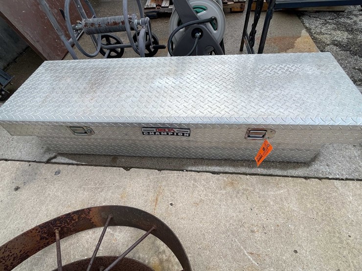 #9083-•-delta-aluminum-truck-toolbox-(o3)-image-1