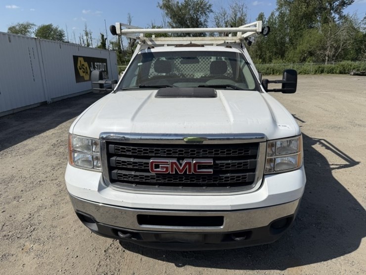 2014-gmc-sierra-3500-image-8