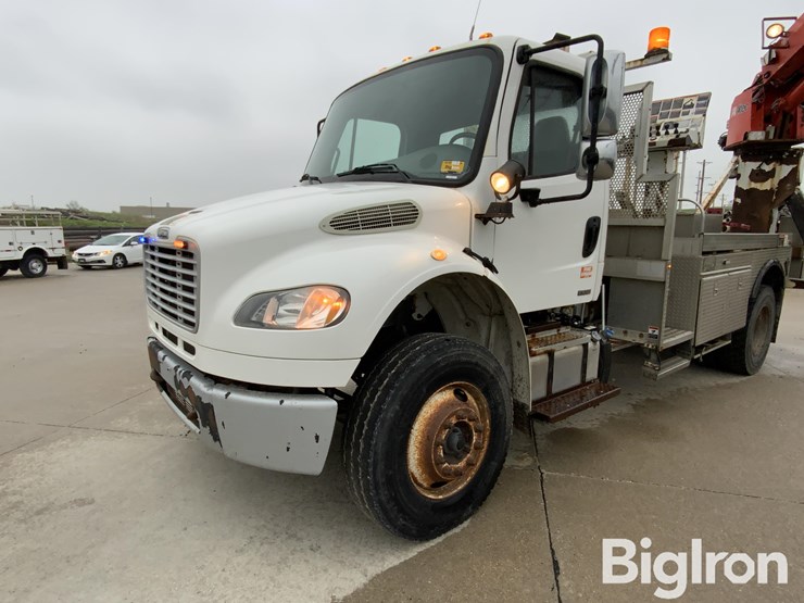 2012-freightliner-m2-106-image-19