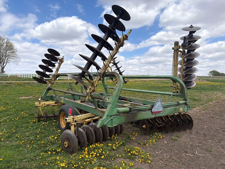 john-deere-230-image-4