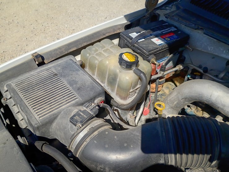 #24570-•-2001-chevrolet-silverado-pickup-truck-image-23