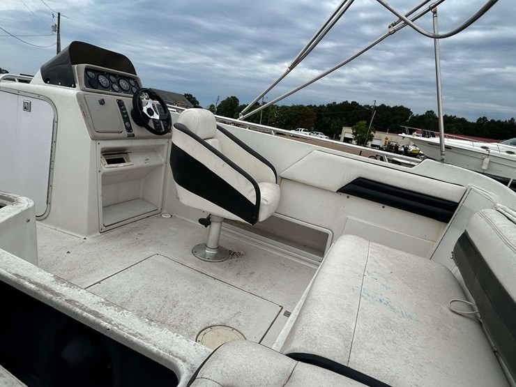 1996-chaparral-sunesta-230-deck-boat-w/mercruiser-se116-inboard/outboard-&-trailer-(no-title~bos-onl-image-12