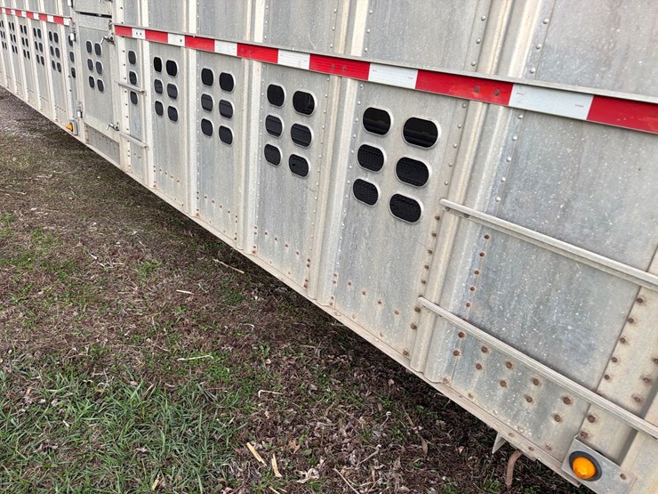 2008-wilson-livestock-trailer-image-88
