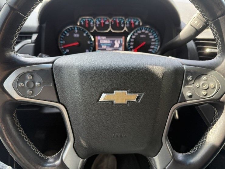 2015-chevrolet-suburban-image-32