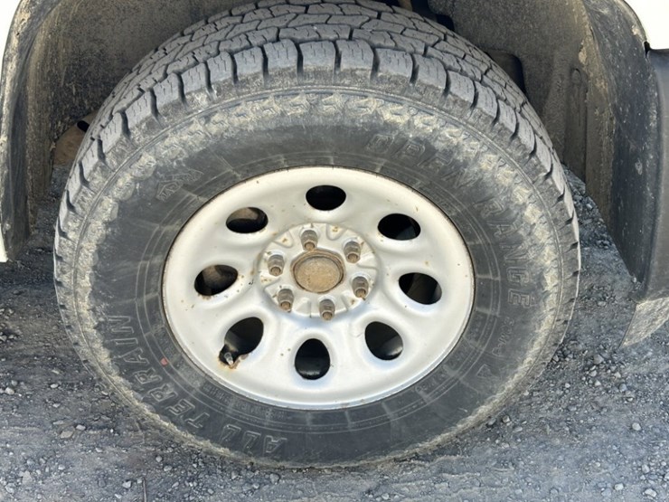 2013-chevrolet-silverado-1500-image-42