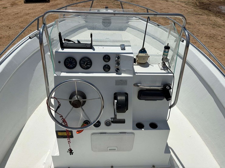 18'-cape-horn-center-console-fiberglass-bay-boat-image-26