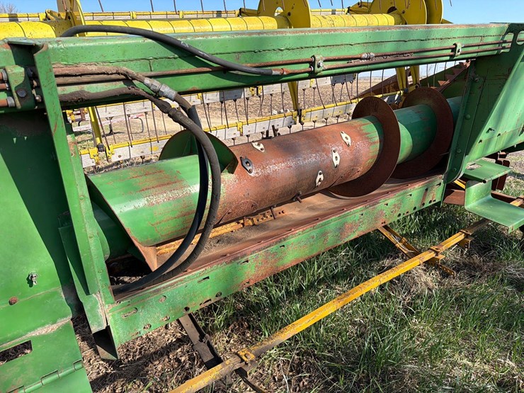 john-deere-13ft-bean-head-with-trailer-image-10