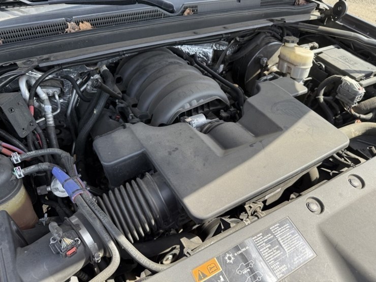 2015-chevrolet-suburban-image-12