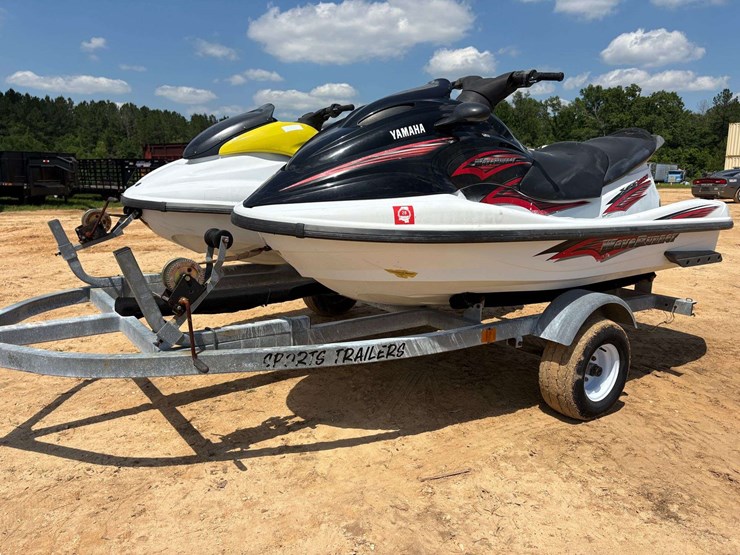 (2)-yamaha-jet-skis-&-trailer-image-2