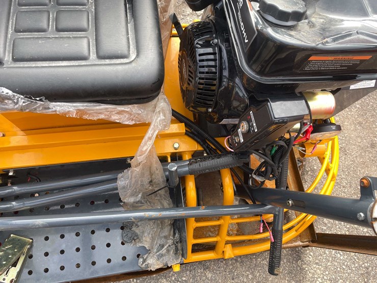 #9043-•-unused-ride-on-concrete-power-trowel-(o12)-image-30
