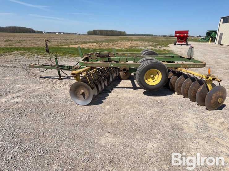 john-deere-210-image-8