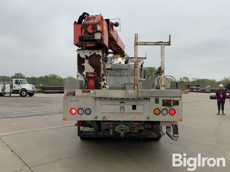 2012-freightliner-m2-106-image-6