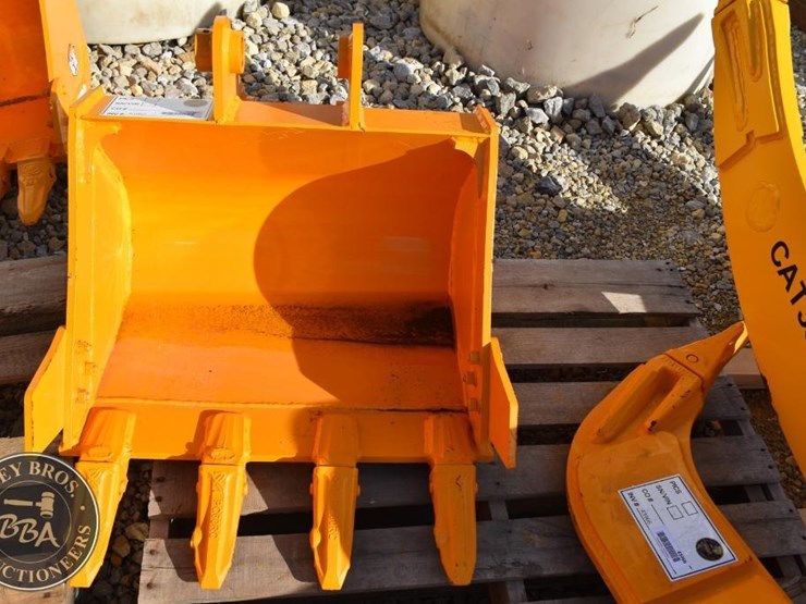 caterpillar-303-image-1