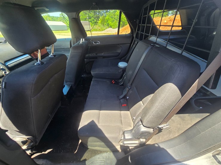 2016-ford-explorer-image-45