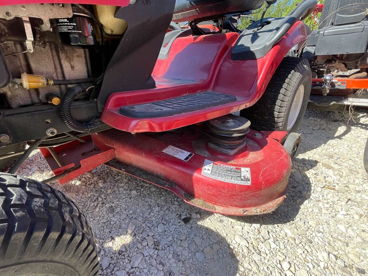 #6947-•-toro-riding-lawn-mower-image-19