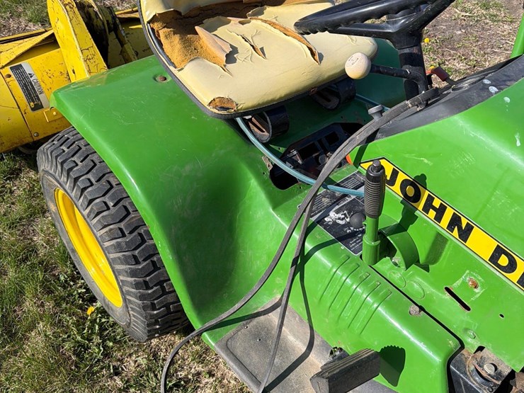 john-deere-212-image-17