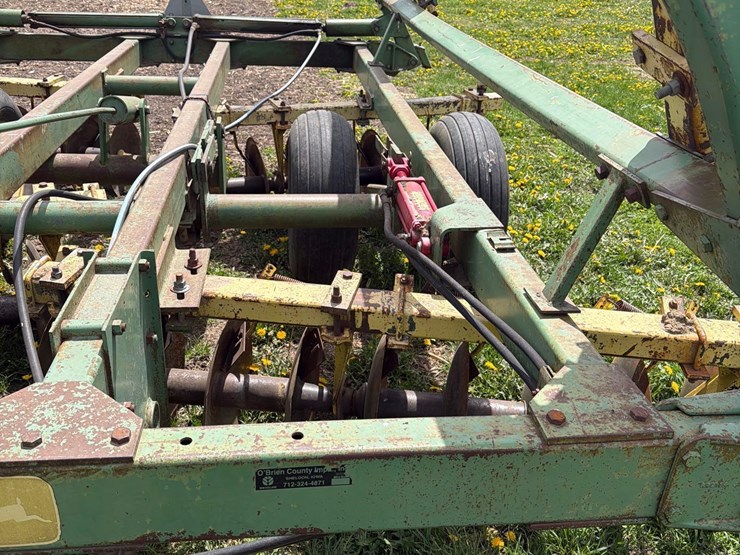 john-deere-230-image-16
