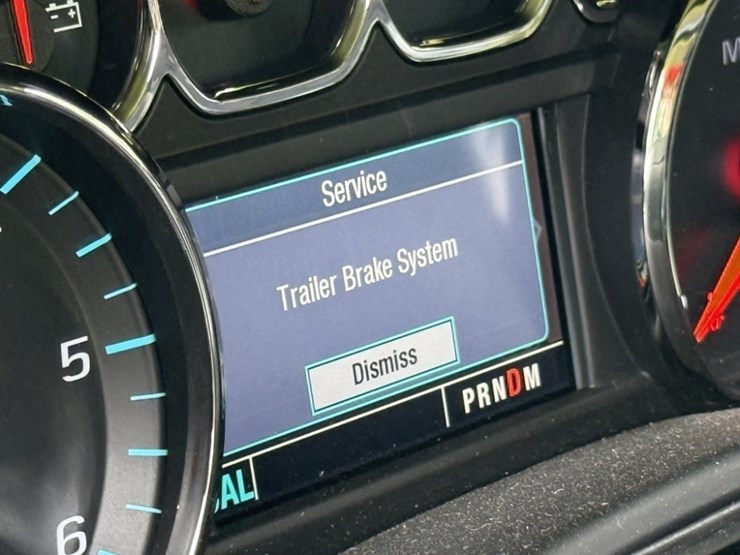 2015-chevrolet-suburban-image-36