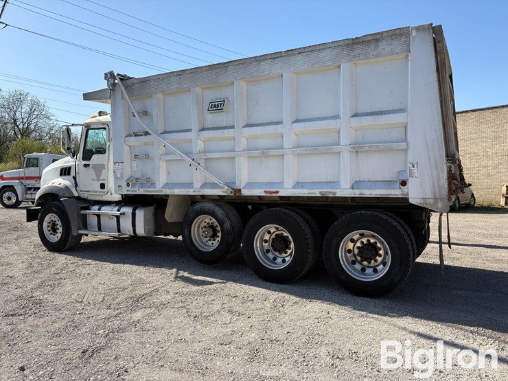 2011-mack-gu800-tri/a-dump-truck-image-7