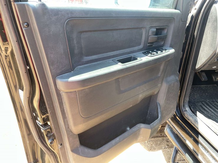 2012-dodge-ram-3500-image-9