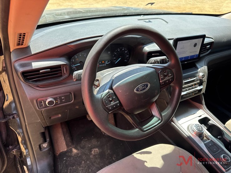 2020-ford-explorer-image-15