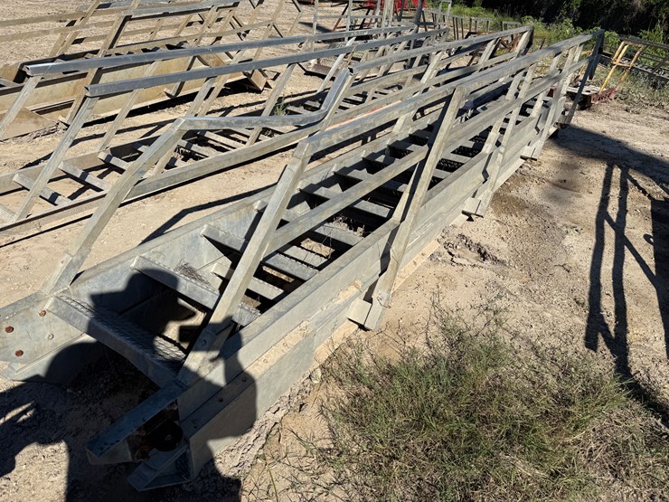 40’-extendable-aluminum-rig-ladder-image-2