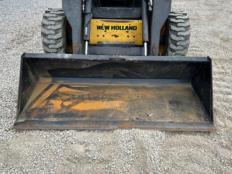 new-holland-l180-image-9