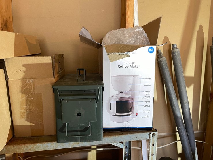 #7012-•-metal-shelf-and-contents-image-8