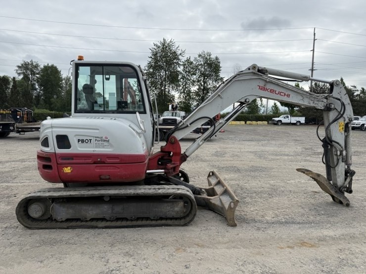 2017-takeuchi-tb260-image-3