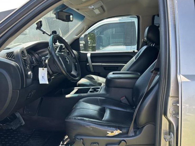 2013-chevrolet-silverado-2500-lt-image-15