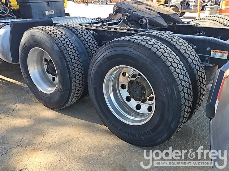 2019-freightliner-cascadia-image-12