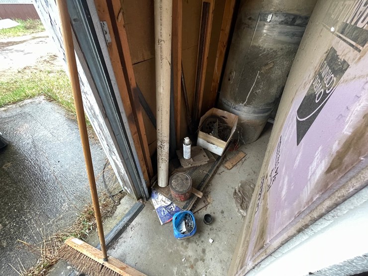 #7079-•-corner-contents-image-3