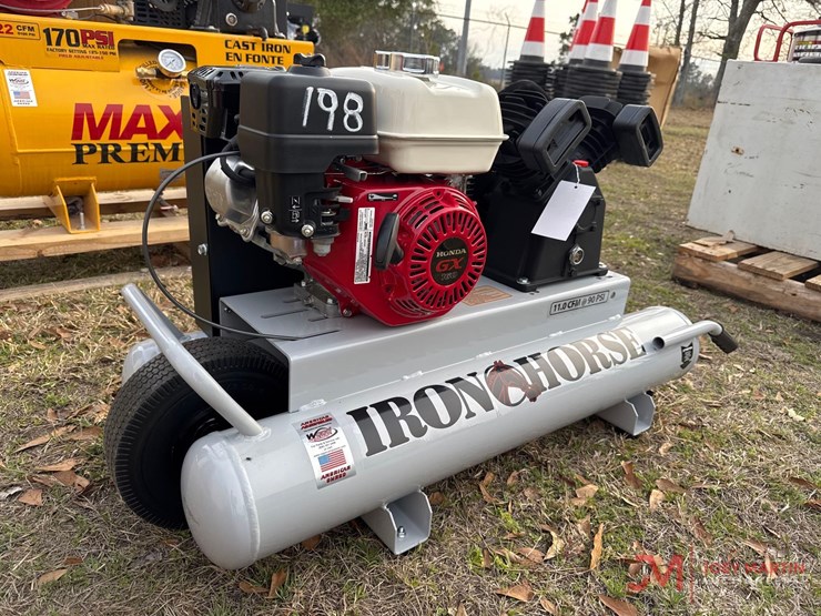 new-iron-horse-wheel-barrel-air-compressor-image-1