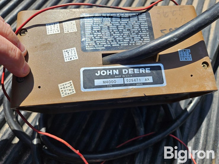 john-deere-300-image-6