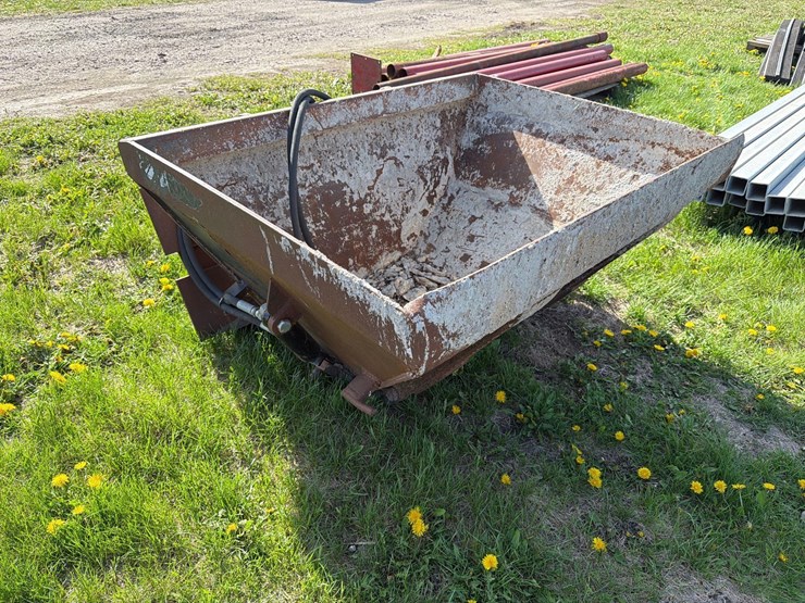 skidloader-quick-tach-cement-bucket-image-1