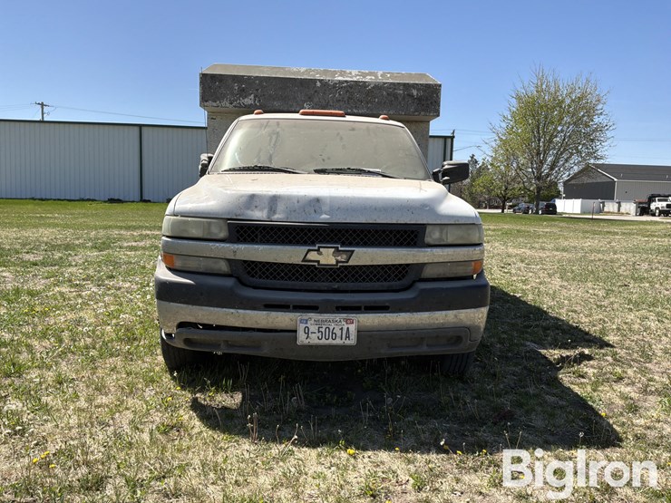 2002-chevrolet-silverado-3500-image-9