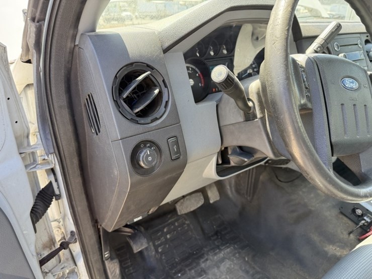 2012-ford-f550-sd-image-34