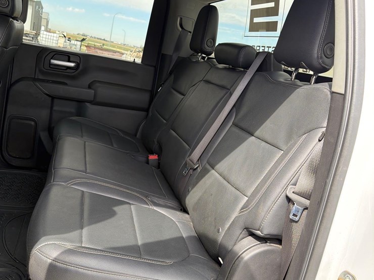 2021-chevrolet-2500hd-image-30