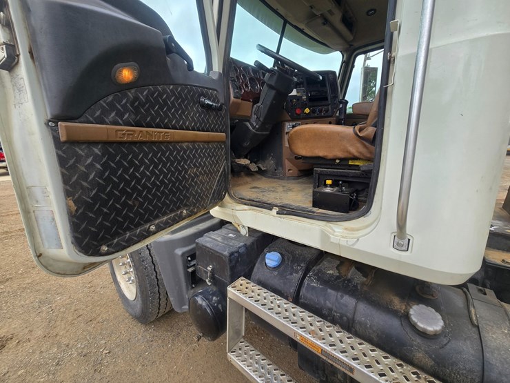#24295-•-2011-mack-gu713-dump-truck-image-65